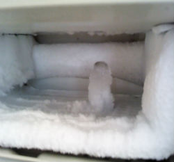 Холодильная камера во льду